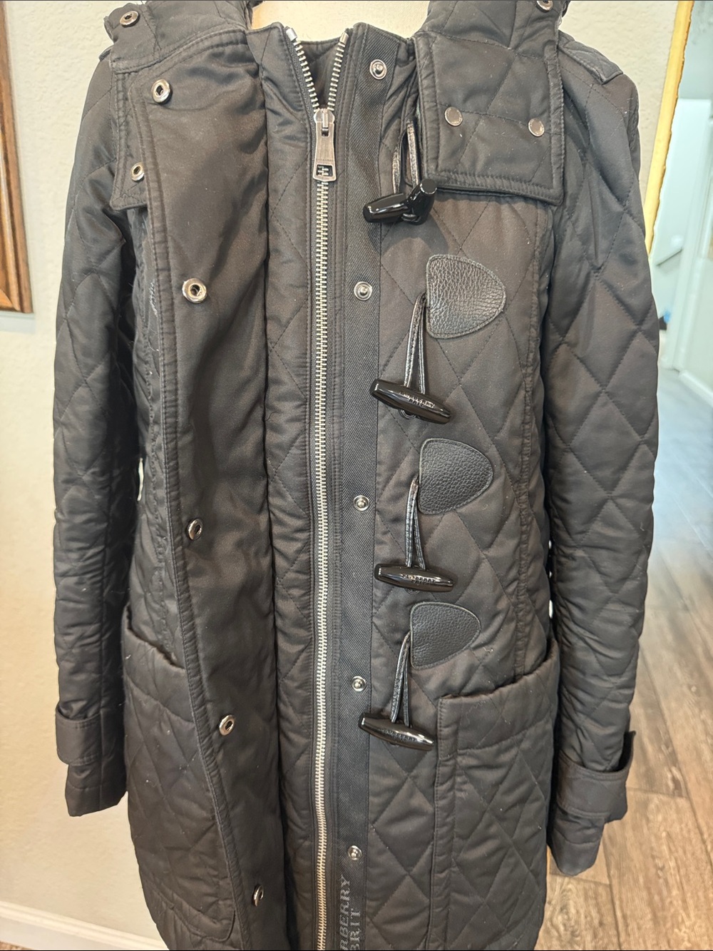Burberry Black Quilted Jacket with Beige Nova Check Lining - Picture 6 of 12